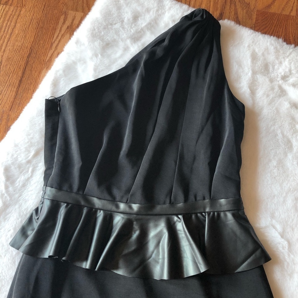 Women's one shoulder black ruffle mini dress size M - Picture 3 of 11